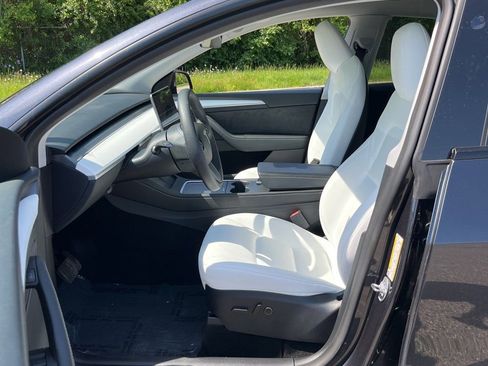 Used 2025 Tesla Model Y Long Range AWD/4WD image 3