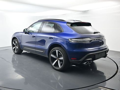 Certified 2025 Porsche Macan AWD/4WD image 3