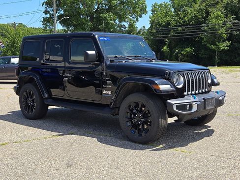 Used 2023 Jeep Wrangler Unlimited Sahara w/ Cold Weather Group AWD/4WD image 4