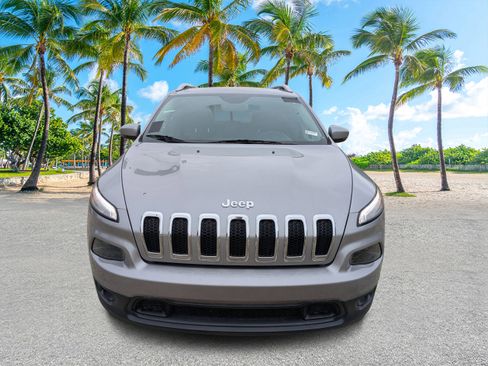 Certified 2018 Jeep Cherokee Latitude Plus FWD image 8