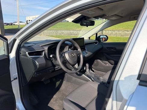 Used 2025 Toyota Corolla LE FWD image 20