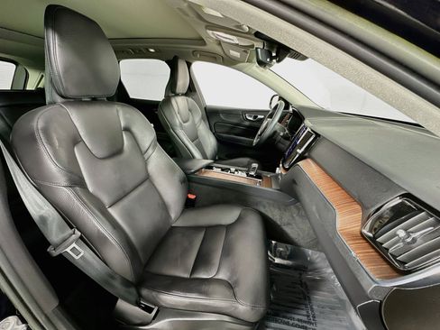 Used 2023 Volvo XC60 B5 Plus w/ Protection Package Premier image 28
