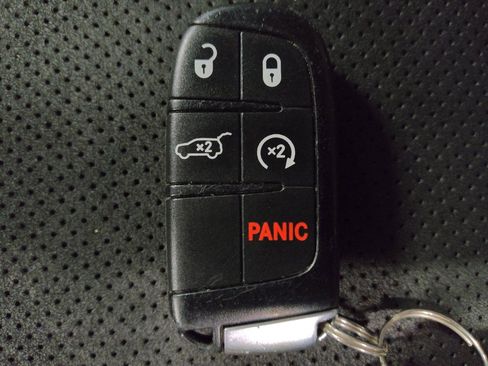 Used 2018 Jeep Grand Cherokee Altitude image 32