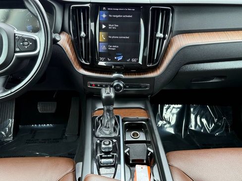 Used 2021 Volvo XC60 T5 Momentum w/ Climate Package AWD/4WD image 29