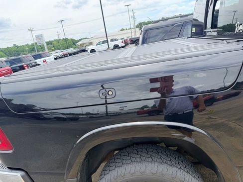 Used 2020 RAM 1500 Laramie AWD/4WD image 11