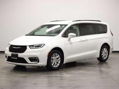 Used 2022 Chrysler Pacifica Touring-L FWD image 4