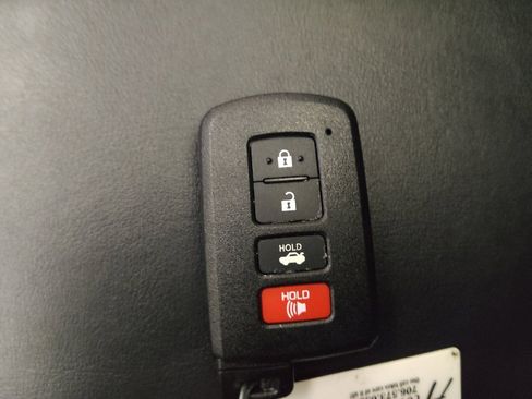 Used 2018 Toyota RAV4 SE w/ Power Extra Value Package FWD image 32