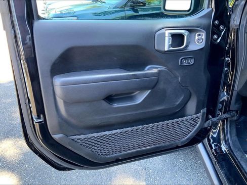 Certified 2024 Jeep Gladiator Sport AWD/4WD image 16
