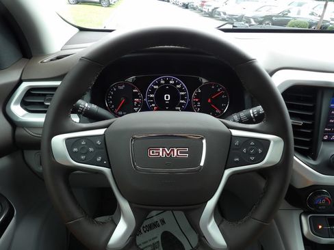 Used 2023 GMC Acadia SLT w/ Technology Package FWD image 16