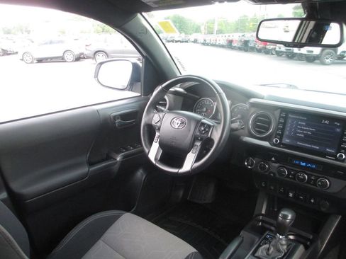 Used 2022 Toyota Tacoma TRD Off-Road w/ Technology Package AWD/4WD image 24