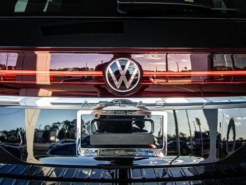 New 2026 Volkswagen Atlas SE image 16