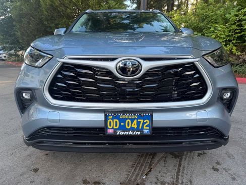 Used 2023 Toyota Highlander XLE FWD image 9