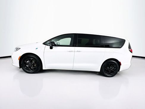 Used 2024 Chrysler Pacifica Limited FWD image 6