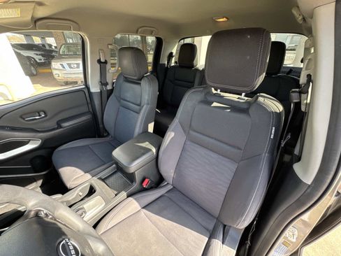 Used 2023 Nissan Frontier SV image 49