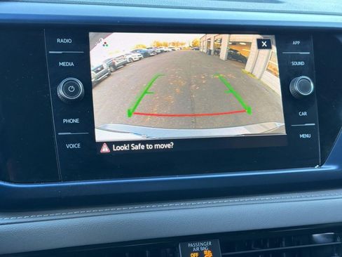 Used 2024 Volkswagen Taos SE image 25