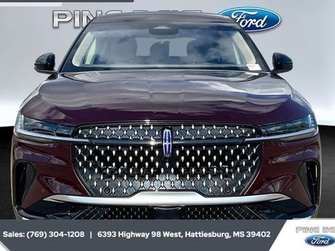 Used 2024 Lincoln Nautilus Premier image 3