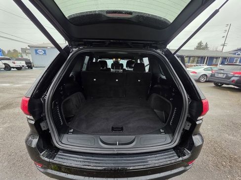 Used 2018 Jeep Grand Cherokee Laredo image 18