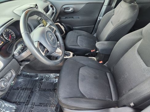 Used 2016 Jeep Renegade Latitude w/ Popular Equipment Group image 13