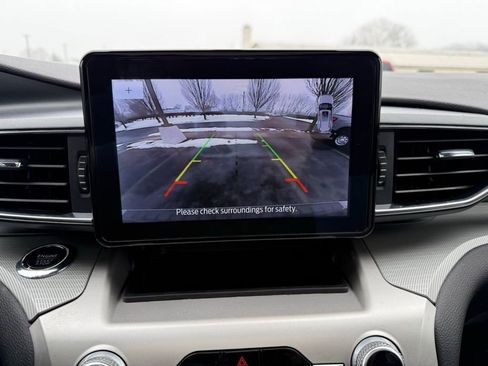 Used 2022 Ford Explorer XLT w/ Equipment Group 202A image 20