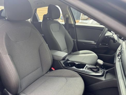 Used 2025 Kia K4 FWD image 33