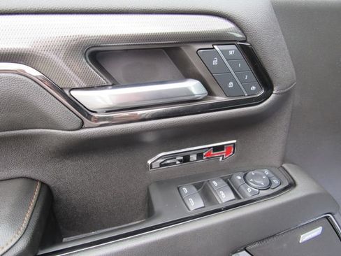 Used 2024 GMC Sierra 1500 AT4 w/ Technology Package AWD/4WD image 13