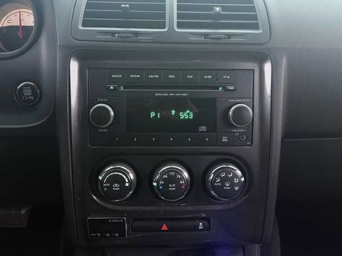 Used 2014 Dodge Challenger SXT image 8