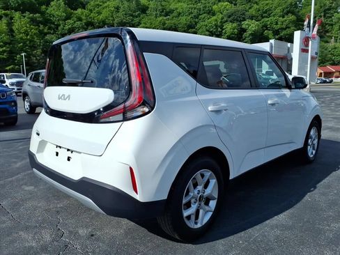 Used 2024 Kia Soul LX w/ Option Group 015 FWD image 4