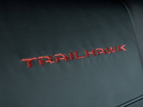 Used 2018 Jeep Grand Cherokee Trailhawk w/ Trailhawk Luxury Group image 22