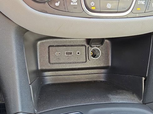 Used 2024 Chevrolet Equinox LT image 30