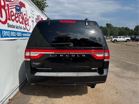 Used 2015 Lincoln Navigator 2WD image 4