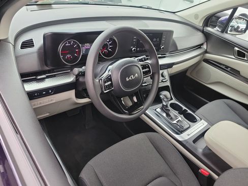 Used 2024 Kia Carnival LX FWD image 6