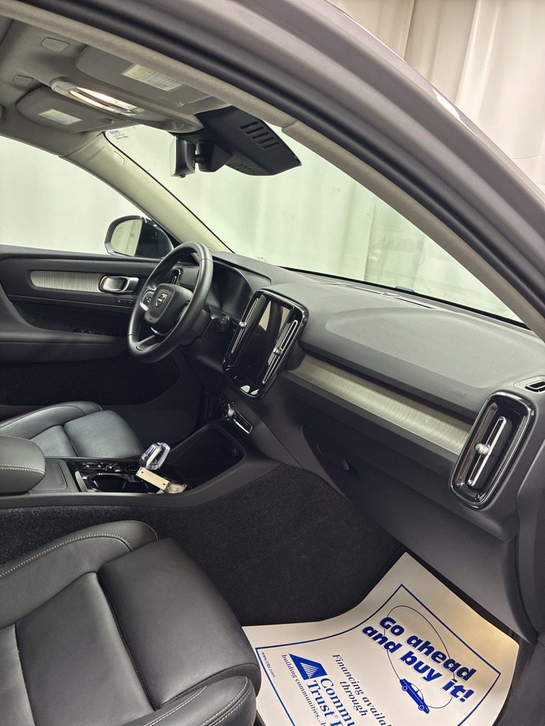 Used 2026 Volvo XC40 B5 Plus AWD/4WD image 30