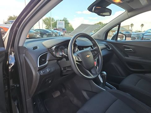 Used 2019 Chevrolet Trax LT FWD image 17