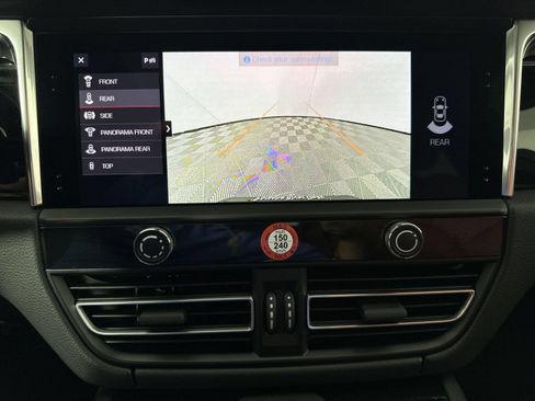 Certified 2025 Porsche Macan AWD/4WD image 18