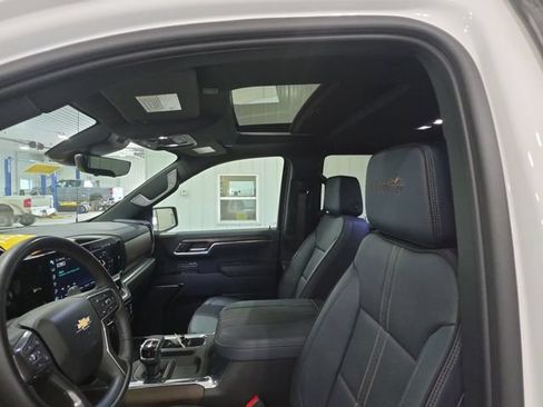 Used 2024 Chevrolet Silverado 1500 High Country w/ Technology Package AWD/4WD image 23