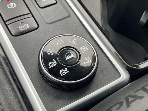 Used 2022 Nissan Pathfinder SV image 23