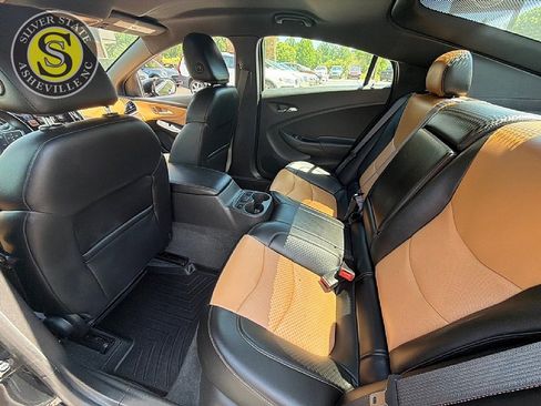Used 2016 Chevrolet Volt Premier w/ Driver Confidence Package FWD image 13