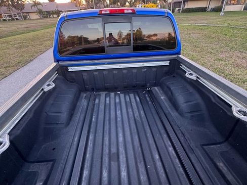 Used 2014 Nissan Frontier SL image 22