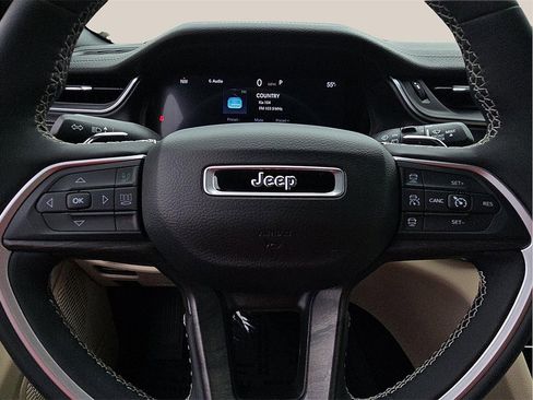 Used 2024 Jeep Grand Cherokee L Limited w/ Luxury Tech Group II image 19