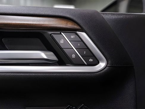 Used 2025 Chevrolet Silverado 1500 High Country w/ Midnight Edition image 24