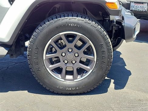 Certified 2022 Jeep Gladiator Overland w/ Trailer Tow Package image 27