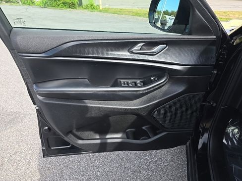 Certified 2025 Jeep Grand Cherokee Altitude image 18