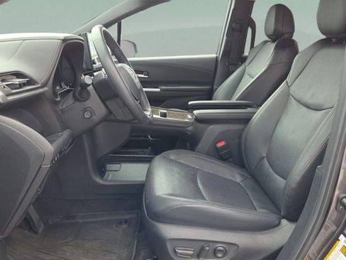 Certified 2025 Toyota Sienna Platinum AWD/4WD image 11