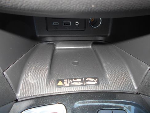 Used 2022 Chevrolet Equinox Premier AWD/4WD image 18