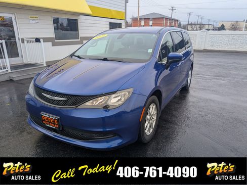 Used 2021 Chrysler Voyager LX image 8