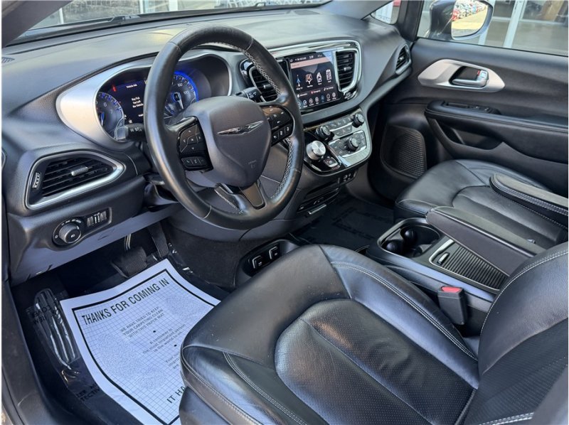 Used 2019 Chrysler Pacifica Touring-L Plus w/ Advanced Safetytec Group FWD image 17