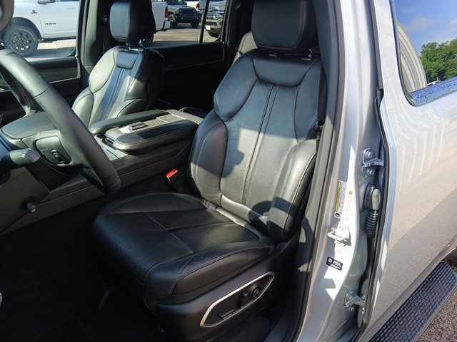 Used 2024 Jeep Wagoneer L Series II AWD/4WD image 37