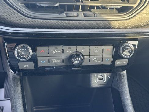 New 2026 Jeep Compass Latitude image 21