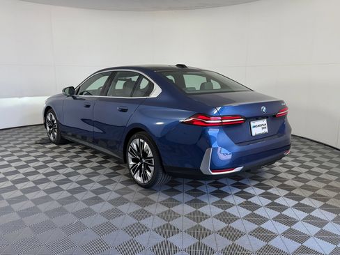 Used 2027 BMW 530i w/ Executive Package RWD image 3