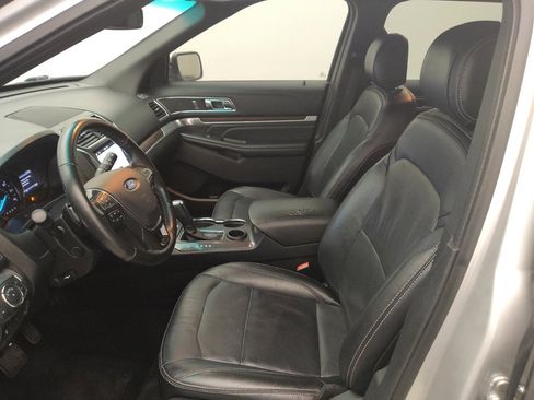 Used 2017 Ford Explorer Limited w/ Equipment Group 301A FWD image 17